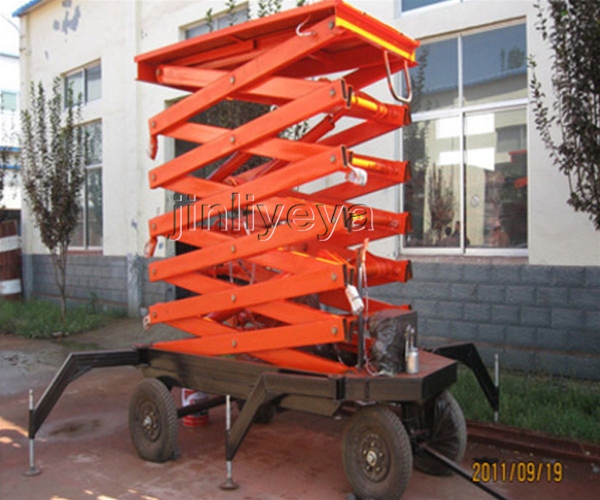 Four wheel mobile lifting platform